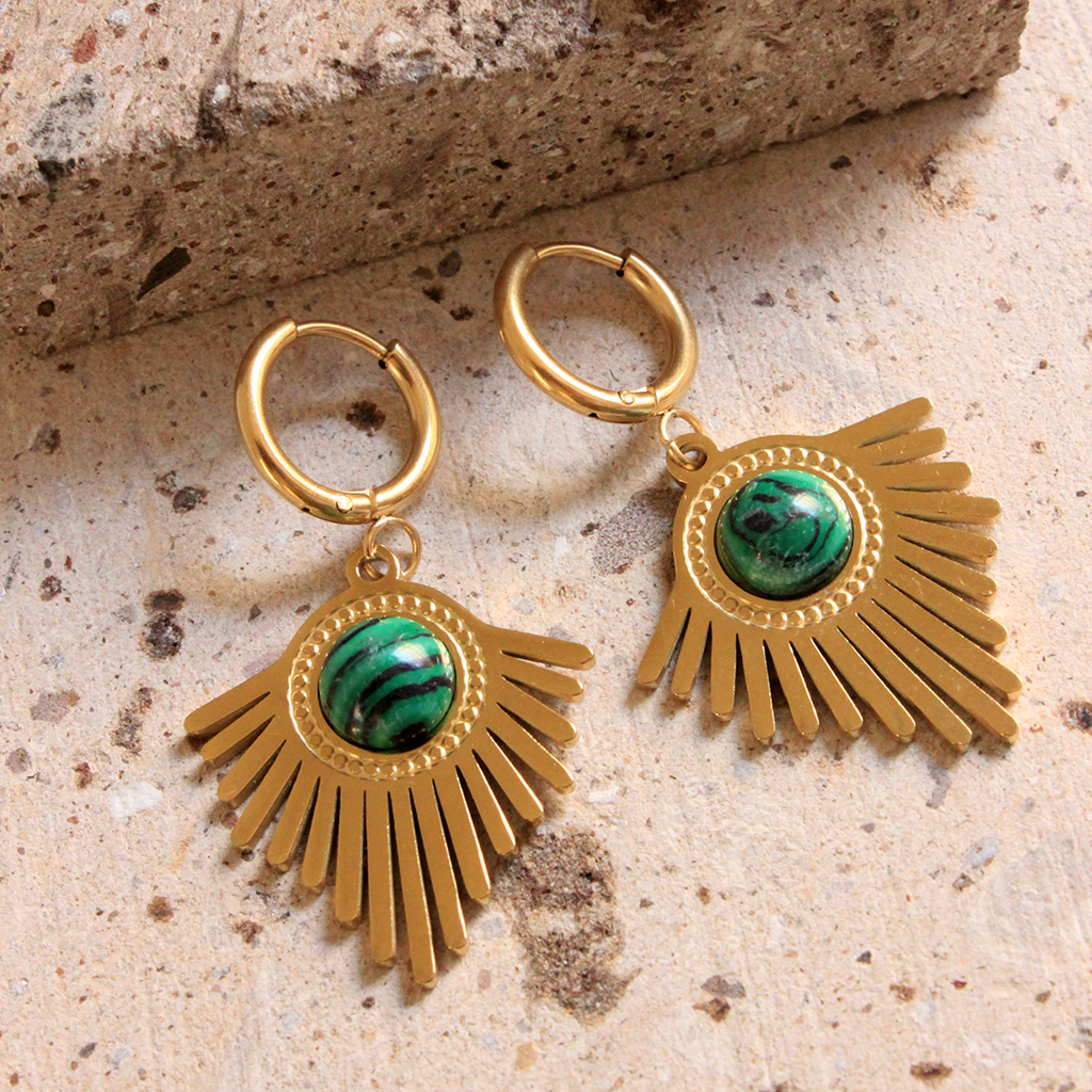 Aretes boho malaquita con acabado en oro de 18kt