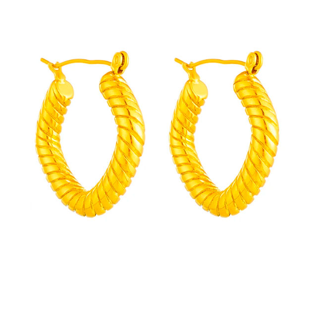 Aretes hoops rombo con acabado en oro de 18kt