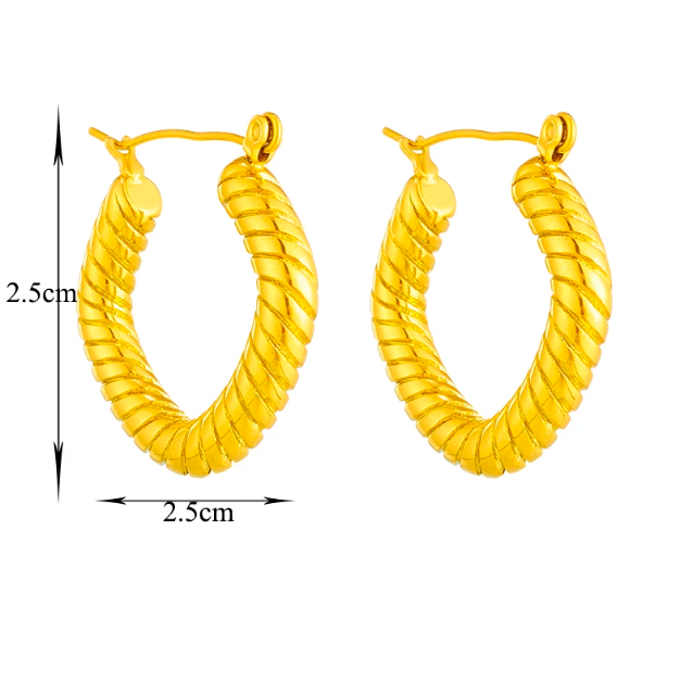 Aretes hoops rombo con acabado en oro de 18kt