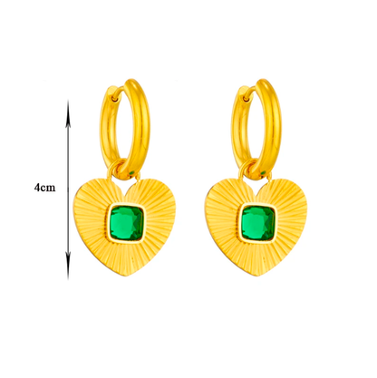 Aretes corazón zirconia verde con acabado en oro de 18kt