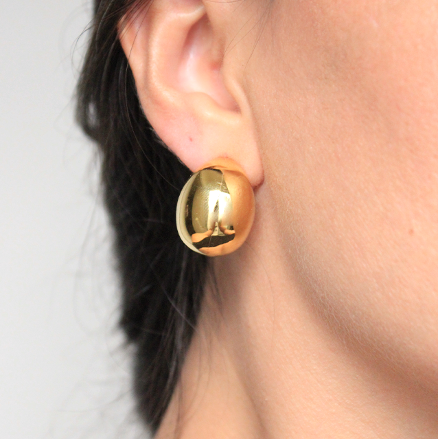 Aretes gota luna gold con acabado en oro de 18kt