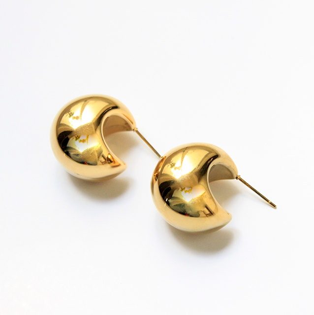 Aretes gota luna gold con acabado en oro de 18kt