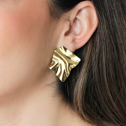 Aretes maxi chic dorados con acabado en oro de 18kt