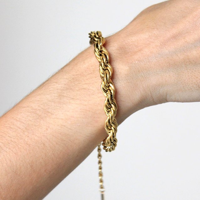 Pulsera tornillo chunky con acabado en oro de 18kt